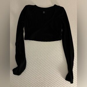 Cute black long sleeve cropped top